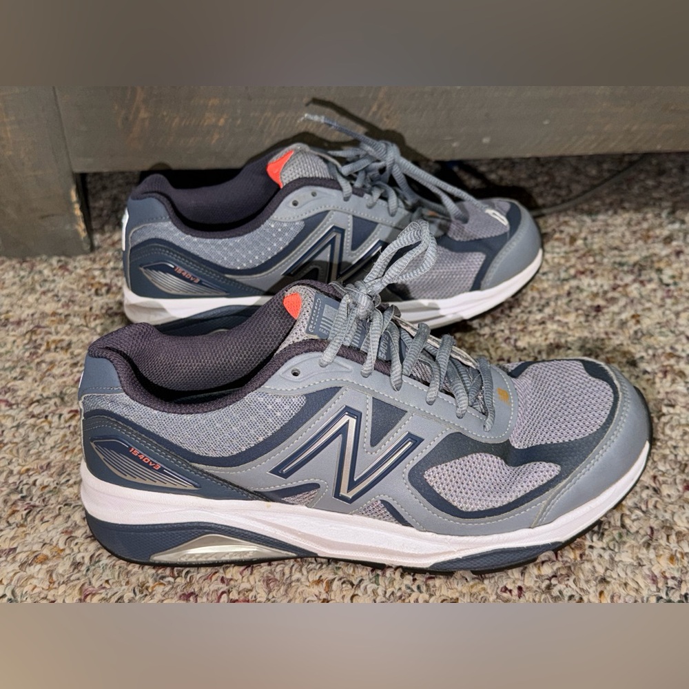 New‎ Balance 1540V3 Men's Size 8 Women's 9.5 Gray Blue Running Shoes